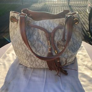 Michael Kors Jet Set Gathered Tote: Vanilla